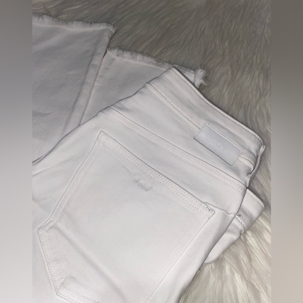 CQY WHITE DENIM CROPPED JEANS WITH RAW HEMS- 28